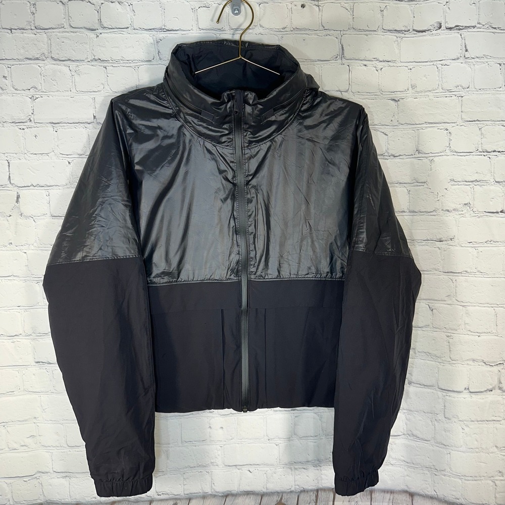 Lululemon Warm on the Way Hooded Windbreaker Jacket Size 10 Full Zip Active
